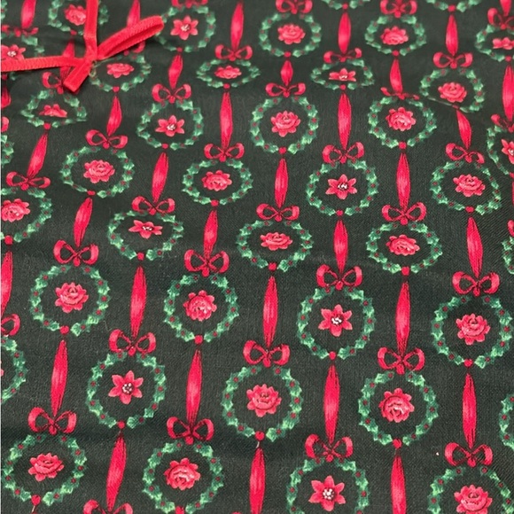 CHRISTMAS TREE SKIRT - Picture 3 of 4